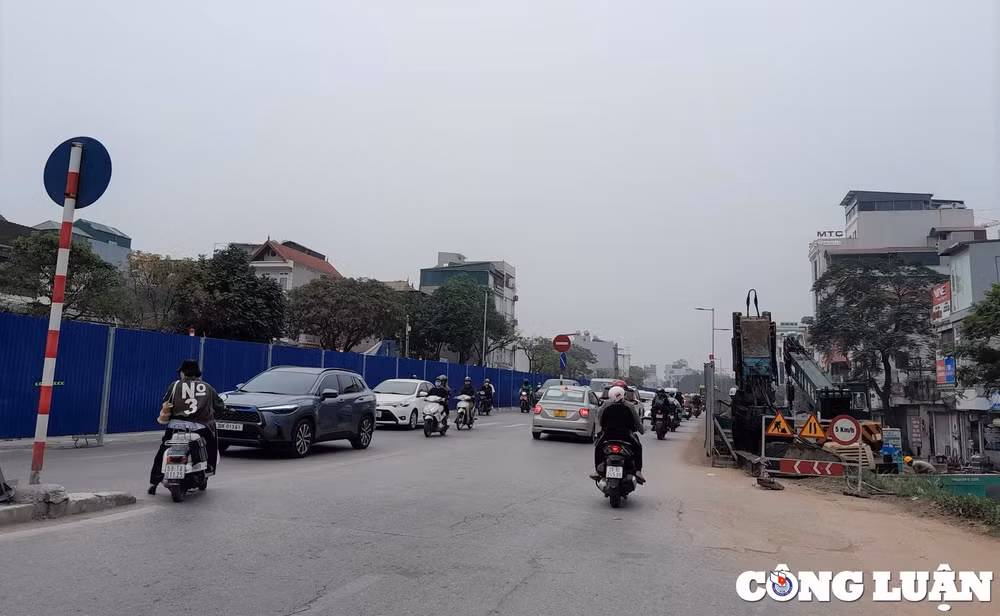 tam dung thi cong mo rong duong au co de phong chong mua lu hinh 1