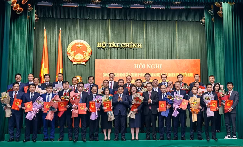 ong pham van hoanh tong bien tap tap chi tai chinh lam tong bien tap bao tai chinh dau tu hinh 1