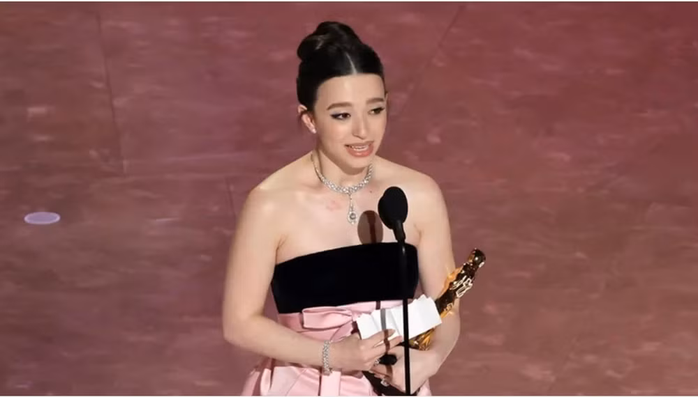 anora thang lon tai le trao giai oscar lan thu 97 hinh 2