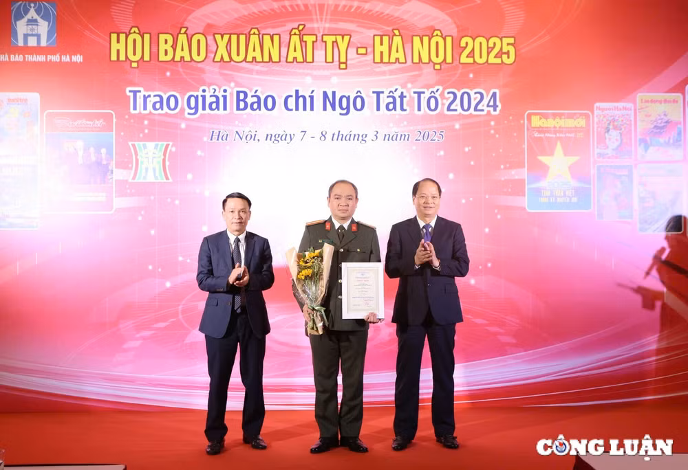 khai mac hoi bao xuan at ty ha noi 2025 va trao giai bao chi ngo tat to nam 2024 hinh 5