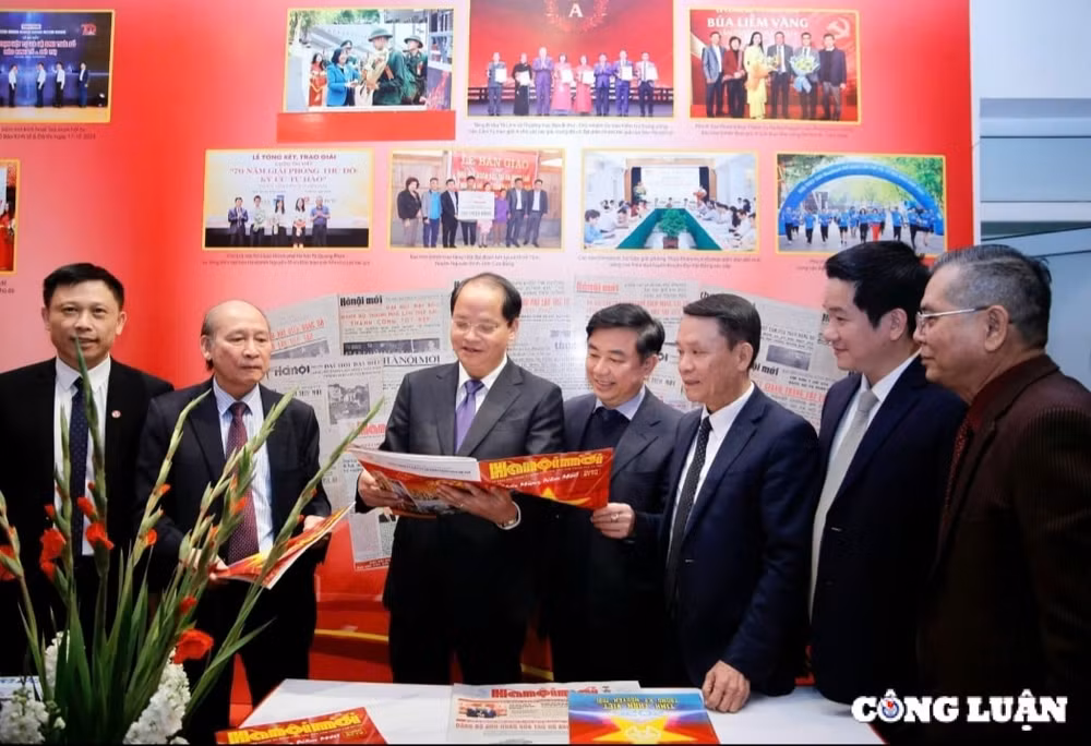 khai mac hoi bao xuan at ty ha noi 2025 va trao giai bao chi ngo tat to nam 2024 hinh 4