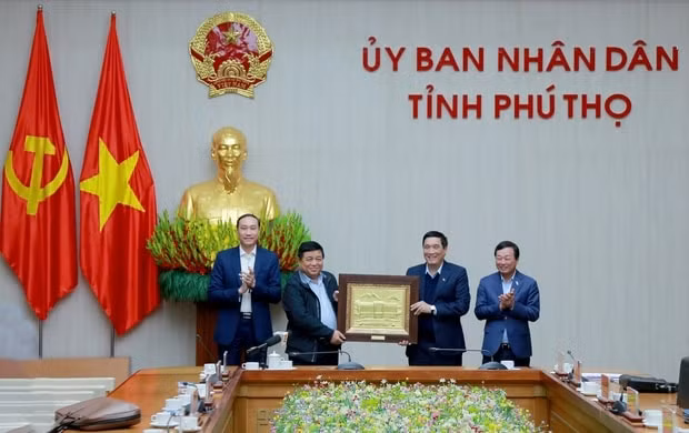 phu tho phai dam nhiem su menh cau noi cho cac tinh tren truc hanh lang kinh te lao cai ha noi hai phong hinh 1