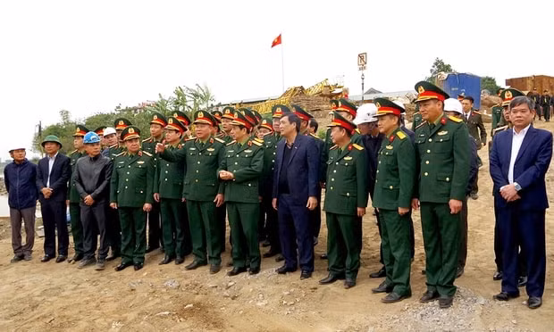 bo truong bo quoc phong kiem tra tien do xay dung cau phong chau tai phu tho hinh 2