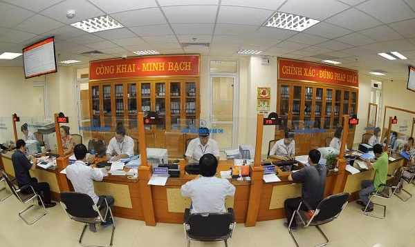 ha noi yeu cau tam dung viec tuyen dung vao cong chuc vien chuc hinh 1