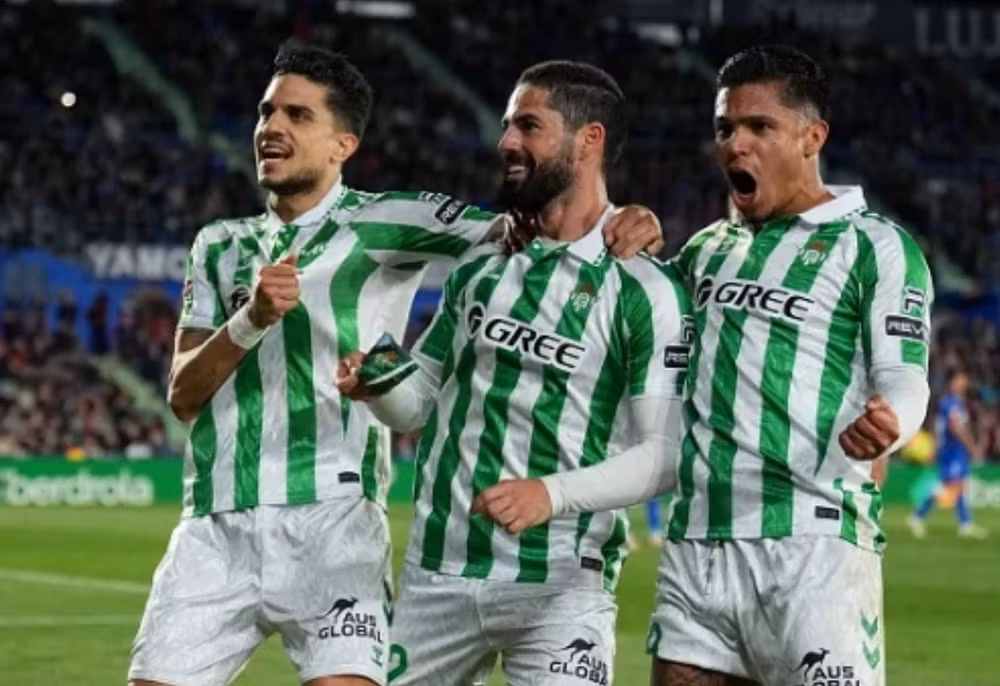 real madrid thua bac nhuoc truoc betis tai vong 26 la liga hinh 1