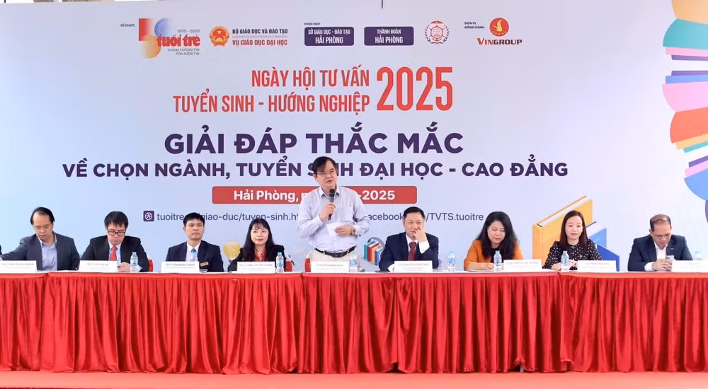 bao tuoi tre to chuc ngay hoi tu van tuyen sinh huong nghiep tai hai phong hinh 1