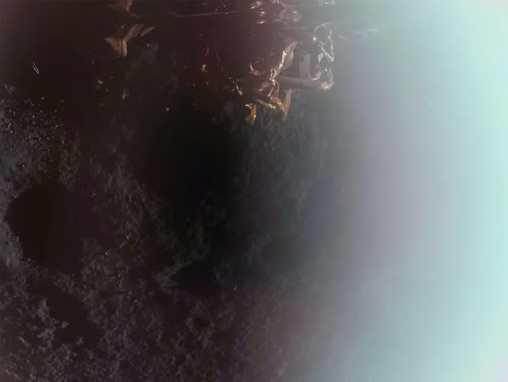 tau do bo blue ghost chia se buc anh dau tien tren mat trang hinh 1