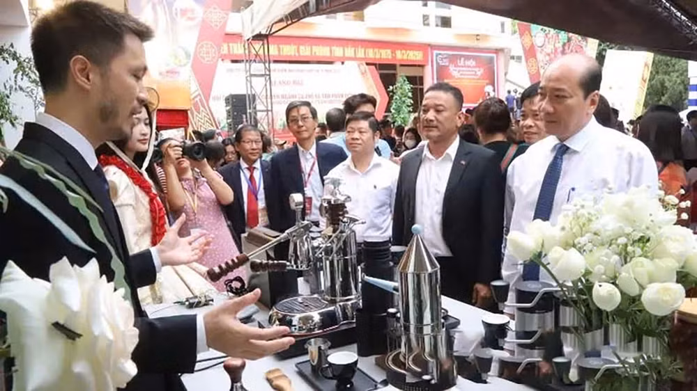hoi cho trien lam chuyen nganh ca phe san pham ocop tai dak lak thu hut nhieu doanh nghiep trong va ngoai nuoc hinh 2
