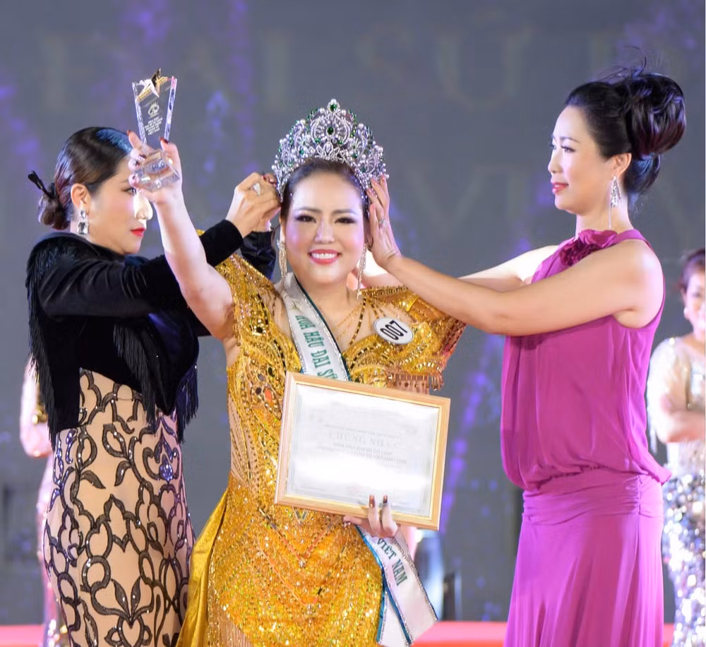 hoa hau nguyen thuy le thuy di qua nhieu that bai toi hoc cach lang nghe hinh 1