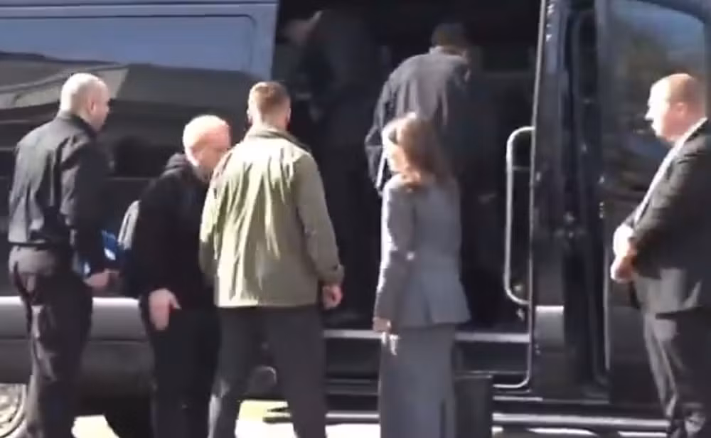 cuoc trao doi day gian du giua hai ong trump va zelenskyy ket thuc trong tham hoa hinh 2