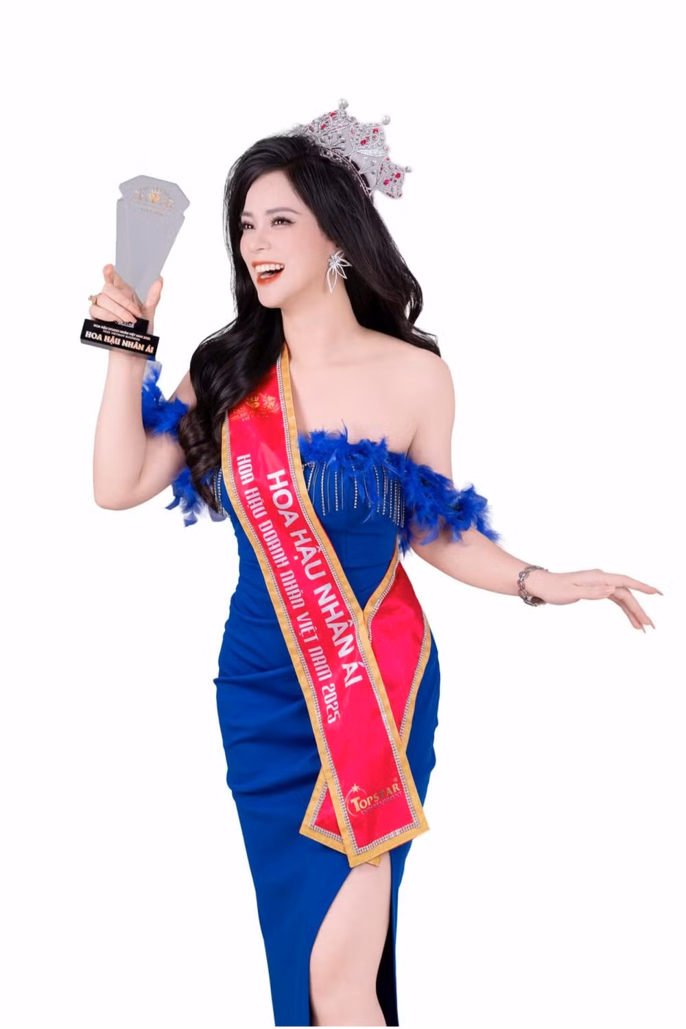 hoa hau nhan ai dao thi ngan va du an vong tay yeu thuong hinh 6