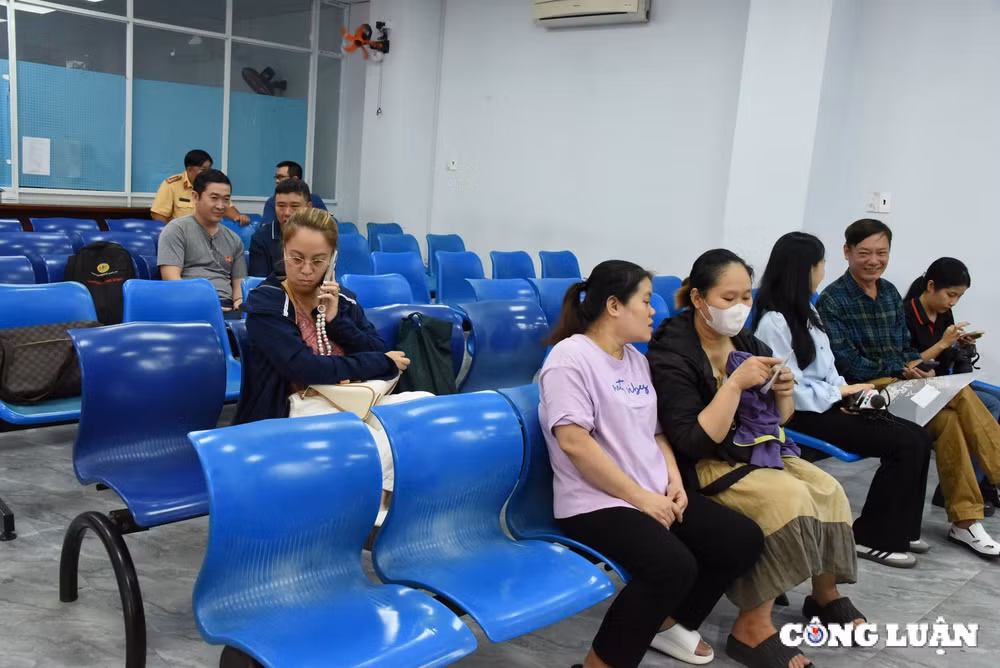 ngay dau cong an tp hcm cap giay phep lai xe thu tuc nhanh chong nguoi dan phan khoi hinh 3
