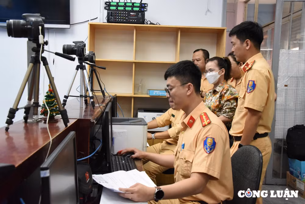 ngay dau cong an tp hcm cap giay phep lai xe thu tuc nhanh chong nguoi dan phan khoi hinh 8