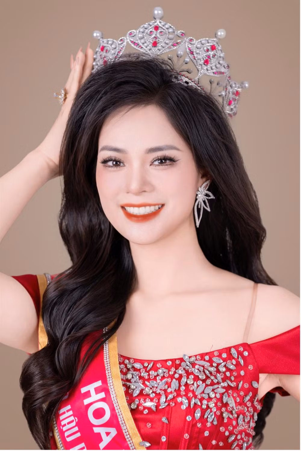 hoa hau nhan ai dao thi ngan va du an vong tay yeu thuong hinh 8