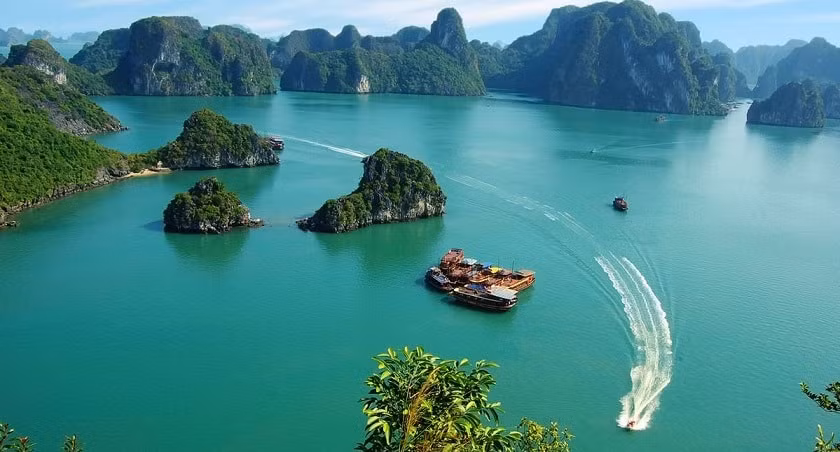 quang ninh mo them 10 tour tham quan vinh bai tu long ngay trong thang 3 hinh 1