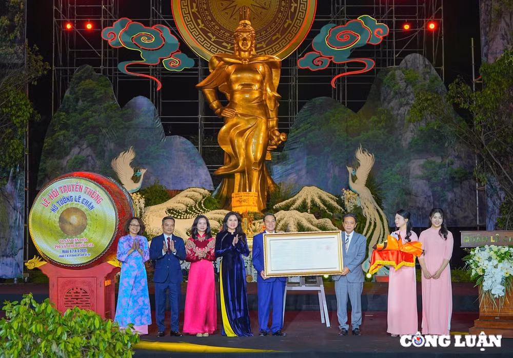 hai phong don nhan bao vat quoc gia bo kim pham den nghe va khai mac le hoi truyen thong nu tuong le chan nam 2025 hinh 1