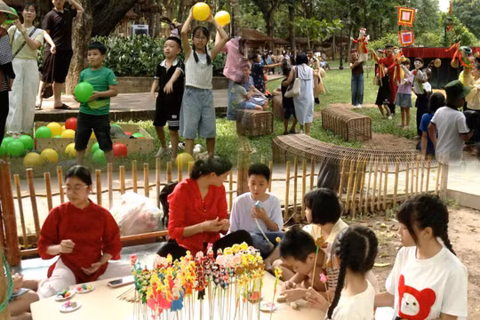 'Một ngày rong chơi': Rời xa màn hình điện thoại để trải nghiệm văn hoá dân gian