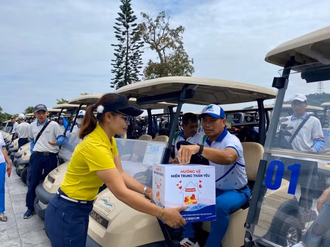 Tổ chức quyên góp tại các giải golf.