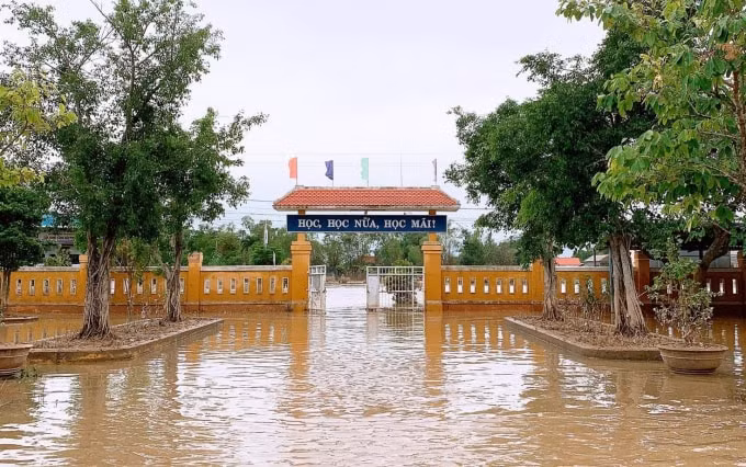 Cho học sinh nghỉ học trong 2 ngày để phòng tránh bão số 9. (ảnh minh họa)
