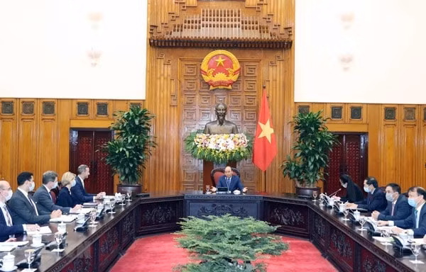 Thủ tướng Nguyễn Xuân Phúc tiếp Tổng Giám đốc Cơ quan tài chính phát triển Hoa Kỳ Adam Boehler. Ảnh: TTXVN