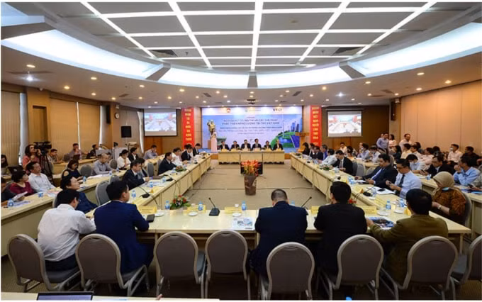 Toàn cảnh diễn đàn