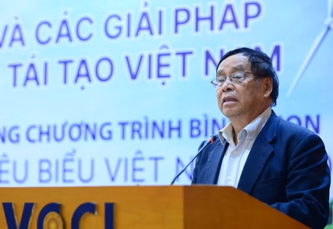 Ông Nguyễn Văn Vy, Phó Chủ tịch Hiệp hội Năng lượng Việt Nam phát biểu tại buổi lễ