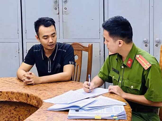 Đối tượng Lương Ngọc Đức khai nhận tại cơ quan công an. Ảnh: nld