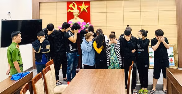 Nhóm đối tượng mạo danh công ty cho vay tài chính lừa đảo tiền tỉ đã bị cơ quan công an bắt giữ. Ảnh: tuoitre