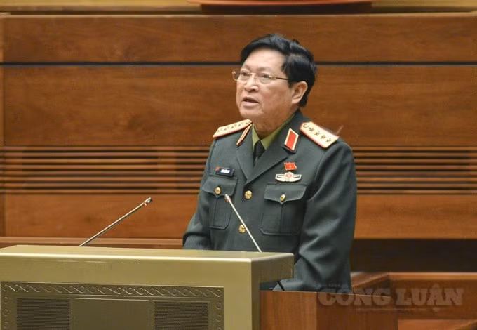 Bộ trưởng Bộ Quốc phòng Ngô Xuân Lịch.