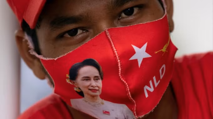 Một người ủng hộ NLD. Ảnh: Reuters