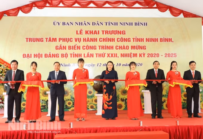 Khai trương Trung tâm Phục vụ hành chính công tỉnh Ninh Bình, hướng tới xây dựng một nền hành chính phục vụ, chuyên nghiệp, hiện đại (Ảnh: baoninhbinh.org.vn)