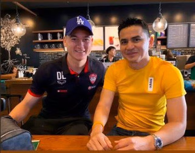 Kiatisak tương lai sẽ làm HLV trưởng CLB Muangthong Utd mà thủ thành Đặng Văn Lâm đang thi đấu. Ảnh: TL