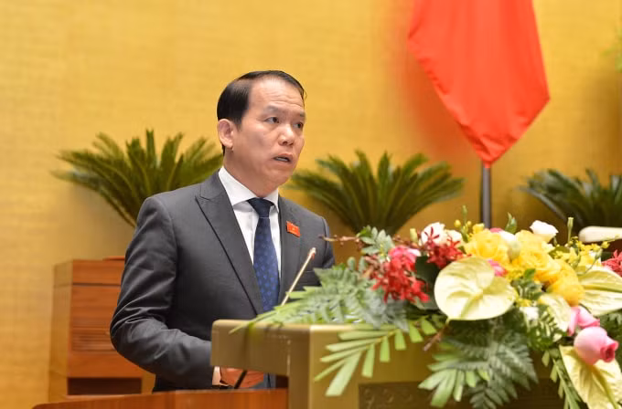 Chủ nhiệm Ủy ban Pháp luật Hoàng Thanh Tùng trình bày báo cáo giải trình, tiếp thu, chỉnh lý dự thảo Luật Cư trú (sửa đổi) trước Quốc hội.