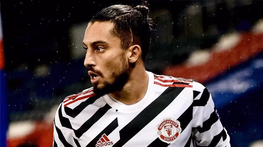 Alex Telles nhắn nhủ CĐV MU sau khi nhiễm COVID-19. Ảnh: TL