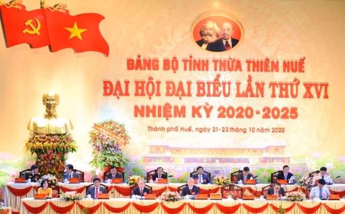 Đoàn Chủ tịch điều hành Đại hội.