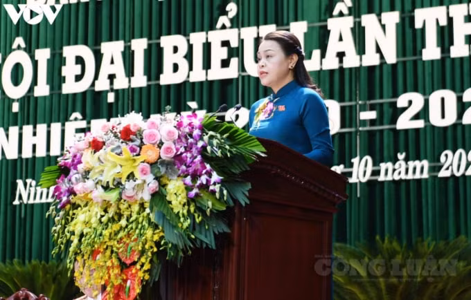 Bí thư Tỉnh ủy Nguyễn Thị Thu Hà phát biểu tại Đại hội Đại biểu Đảng bộ tỉnh Ninh Bình lần thứ XXII.