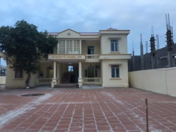 Trạm y tế xã Ngọc Lâm được xây dựng khang trang đã đi vào sử dụng.