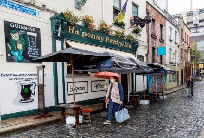 Rất ít người ở Ireland mong đợi những hạn chế mới. Ảnh: AFP