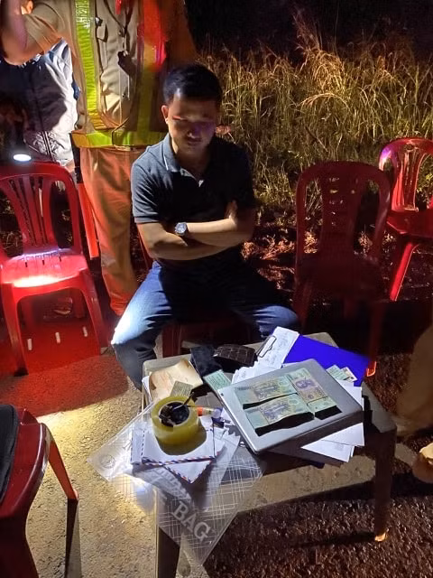 Nguyễn Thanh Hải cùng tang vật. Ảnh: Công an tỉnh Đắk Nông