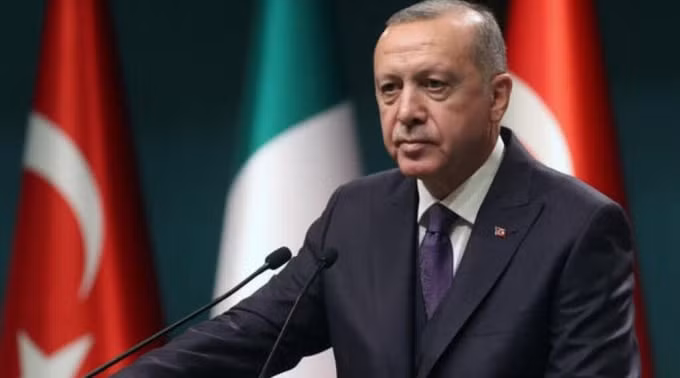 Tổng thống Tayyip Erdogan kêu gọi người Thổ Nhĩ Kỳ tẩy chay hàng hóa Pháp - Ảnh: AFP