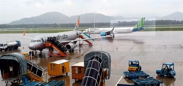 Cục Hàng không Việt Nam quyết định đóng cửa 6 sân bay ở miền Trung từ chiều và tối nay 27/10. Ảnh minh họa