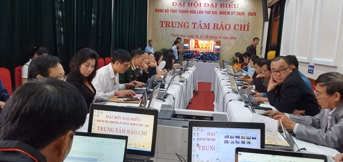 Các phóng viên, nhà báo làm việc tại Thanh Hóa tích cực thông tin về đại hội