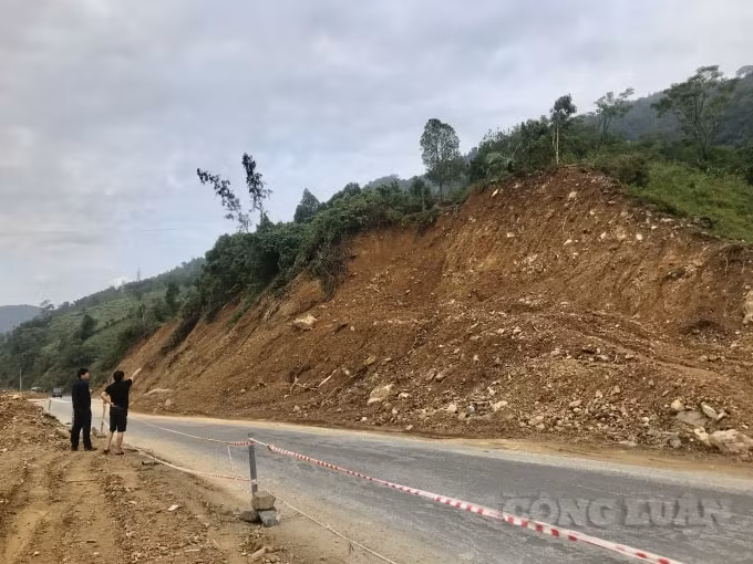 Sự cố sạt lở nghiêm trọng tại Km50+200 trên Quốc lộ 9