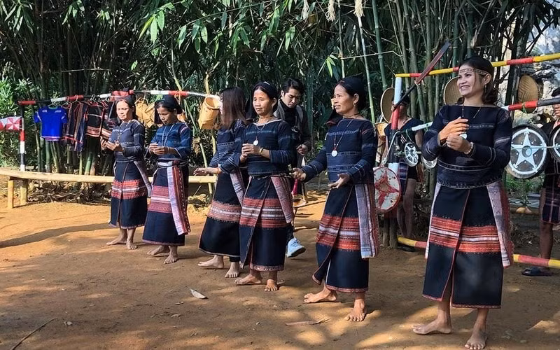 800 nguoi trinh dien trang phuc truyen thong cac dan toc thieu so khu vuc phia bac hinh 3