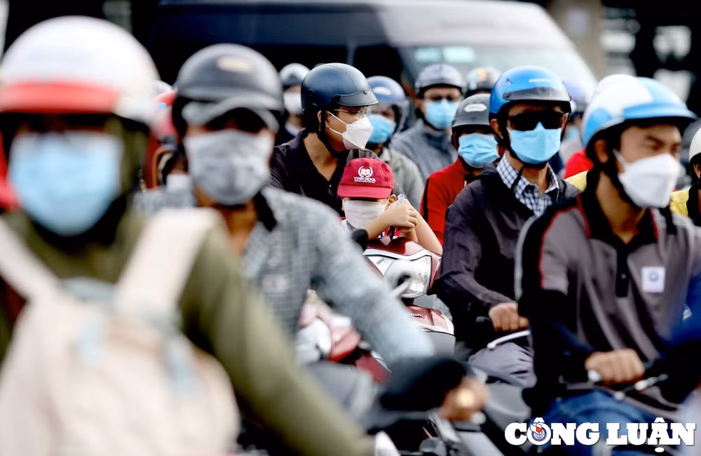 ngay dau dong cau vuot nguyen huu canh duong vao trung tam tp hcm un tac nghiem trong hinh 11