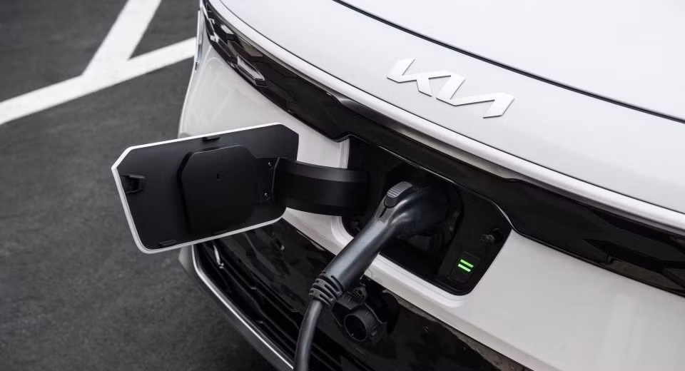 xe dien kia niro 2023 duoc sac mien phi tai my hinh 1
