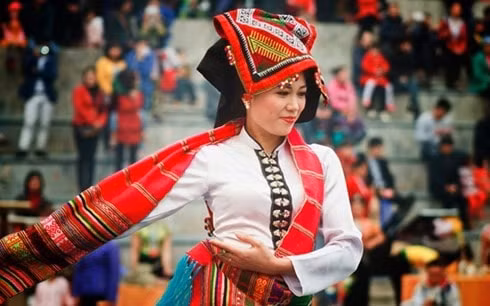 lien hoan trinh dien trang phuc truyen thong cac dan toc thieu so viet nam khu vuc phia bac hinh 2
