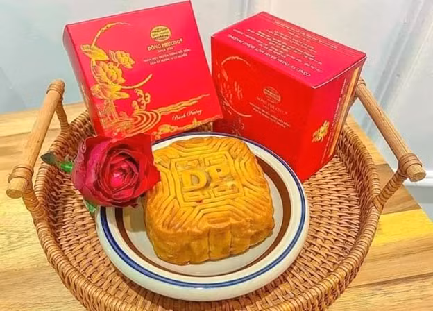 nguoi dan xep hang dai mua banh trung thu hieu banh phai gioi han so luong mua hinh 1