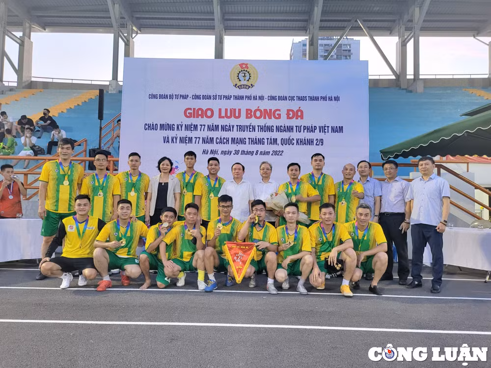 soi dong tran giao huu bong da chao mung ngay le quoc khanh mung 2 9 hinh 1