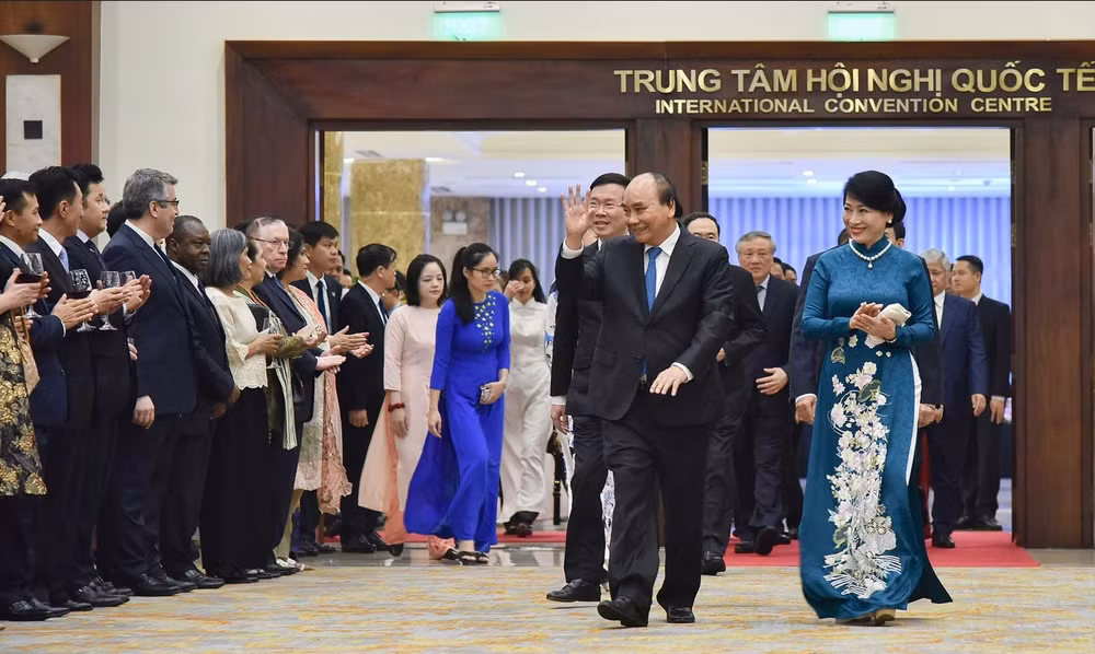 chu tich nuoc nguyen xuan phuc va phu nhan chu tri le ky niem 77 nam quoc khanh 2 9 hinh 1